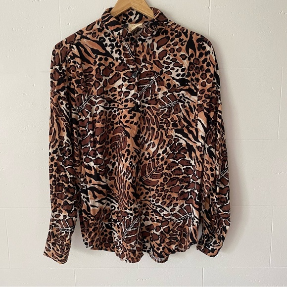 Vintage Tops - Vintage Leopard Print Button-Up Shirt